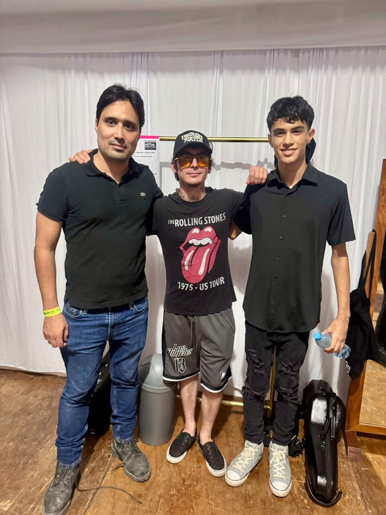 Mi primo Eduardo Torruco baterista de panteon rococo